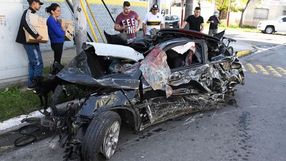 El accidente ocurri� en la esquina de Viamonte y Rivadavia, en Lan�s (Carlos Ventura/Cr�nica).