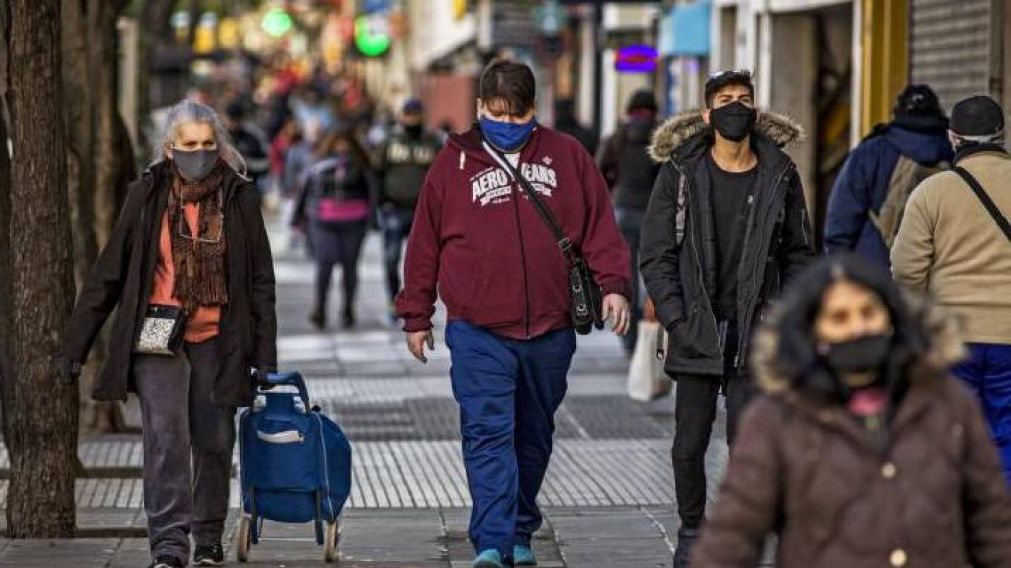 Más del 70% de los hogares del AMBA se endeudaron o redujeron consumos durante la pandemia.