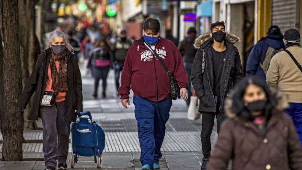 Más del 70% de los hogares del AMBA se endeudaron o redujeron consumos durante la pandemia.