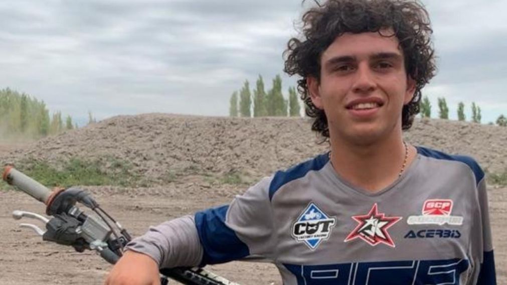 "Wey" Zapata fue arrollado por dos competidores que lo segu�an en la carrera de MX.