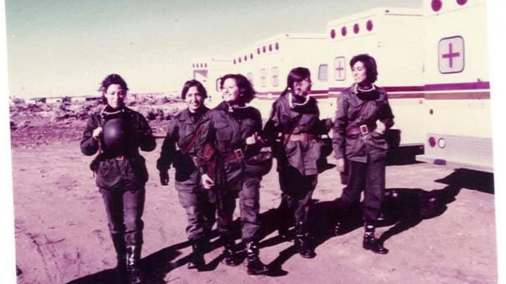 En 1982 un grupo de enfermeras viajó para atender a los soldados caídos, hoy siguen reclamando que se las respete como a veteranas.