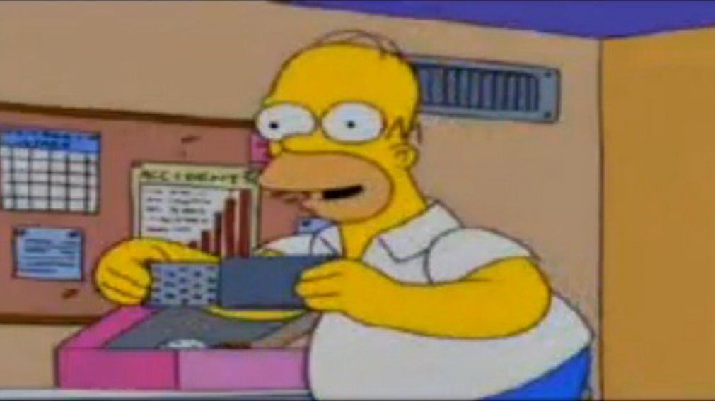 El capítulo en que Homero presenta su smartphone con un "raya queso".