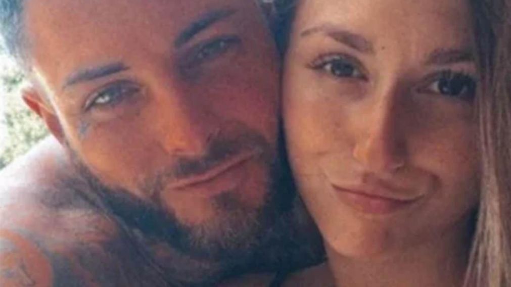 Emiten pedido de captura para el ex novio de Pilar Riesco, quien murió tras caer de un balcón.