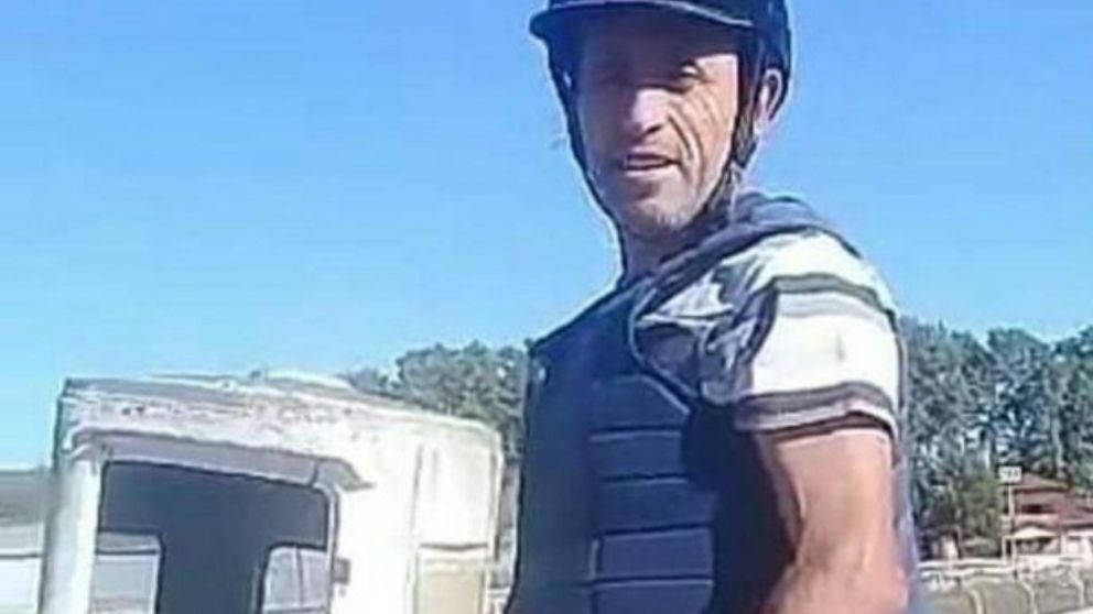 El palafrenero fue embestido por el animal que intentaba detener (Twitter)