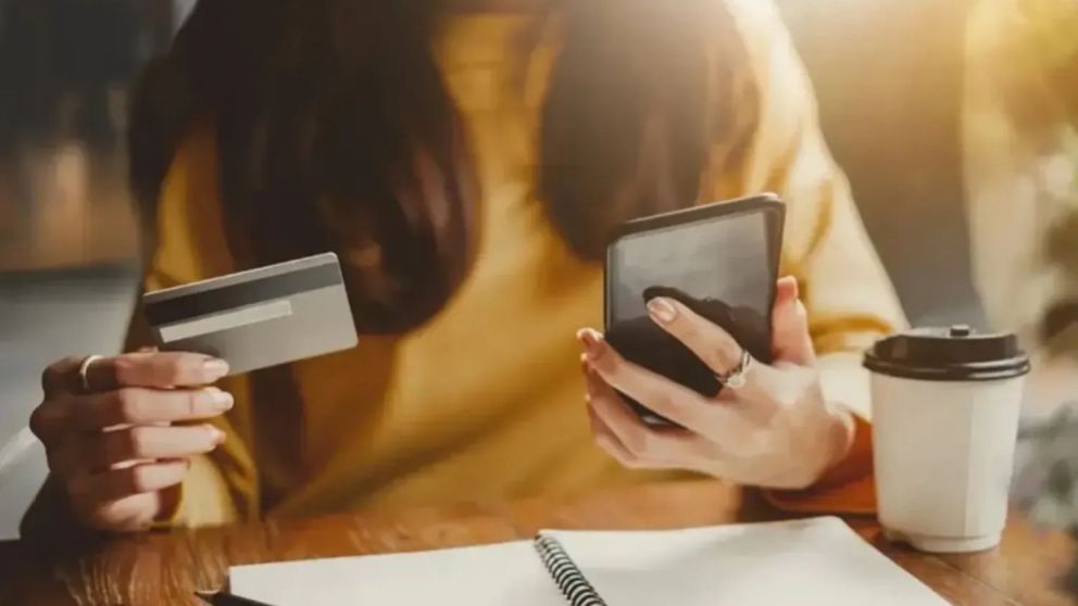 Miles de familias argentinas están endeudadas con los bancos o las billeteras virtuales.