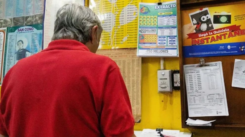 Jubilado fue a la agencia de Quiniela a consultar números y se enteró que ganó millones (Imagen ilustrativa).