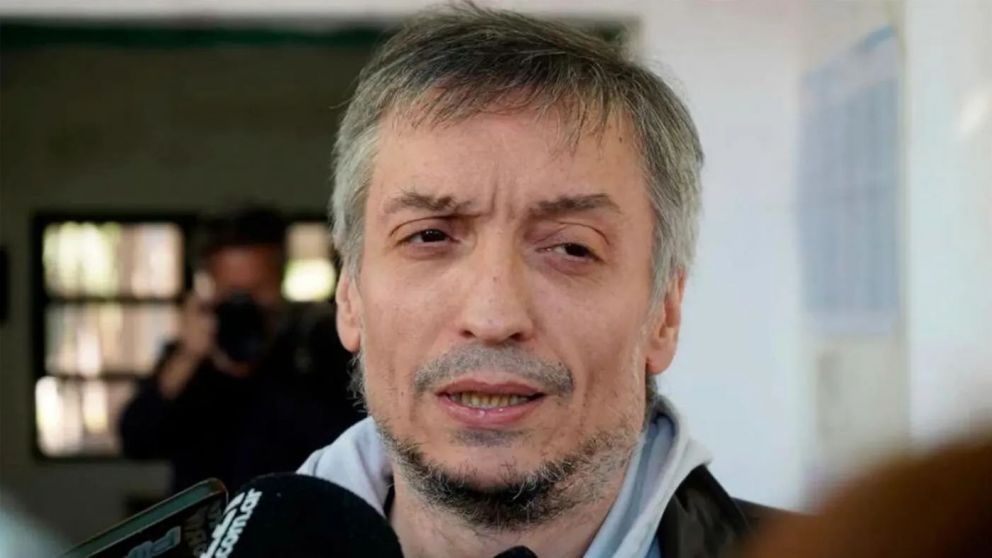 Máximo Kirchner votó en un colegio de la ciudad de Tolosa.
