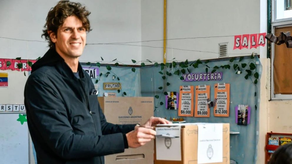 Lousteau votó en Palermo: "Hoy decidimos cómo arranca el partido en los próximos dos años".
