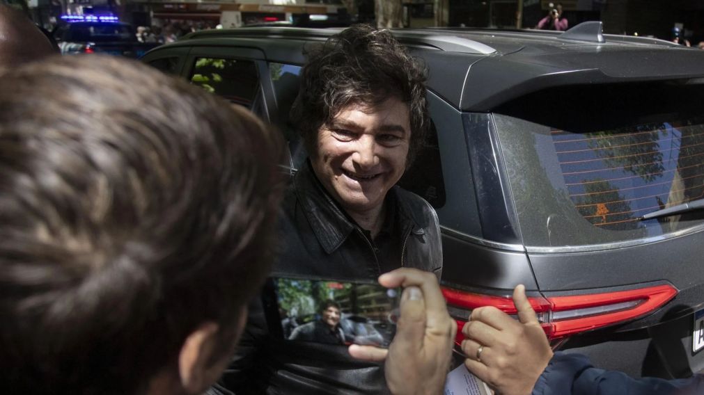 Javier Milei votó en medio de un impresionante operativo de seguridad (NA).