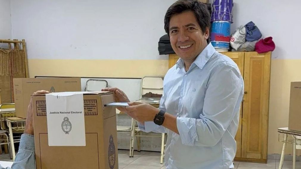 La lista libertaria encabezada por Gonzalo Roca se impone en Córdoba.
