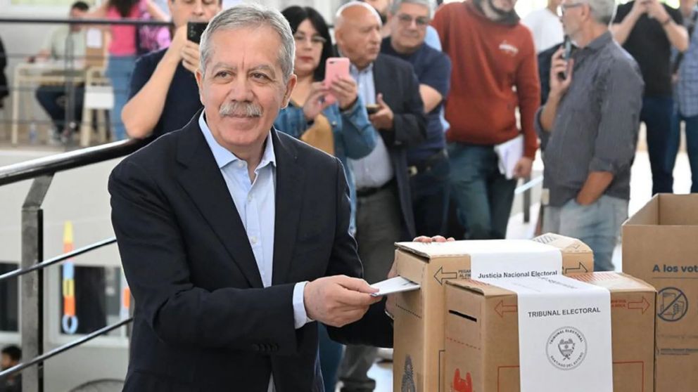 Su�rez se consagra como nuevo gobernador y el oficialismo extiende su dominio en Santiago del Estero (Img. .