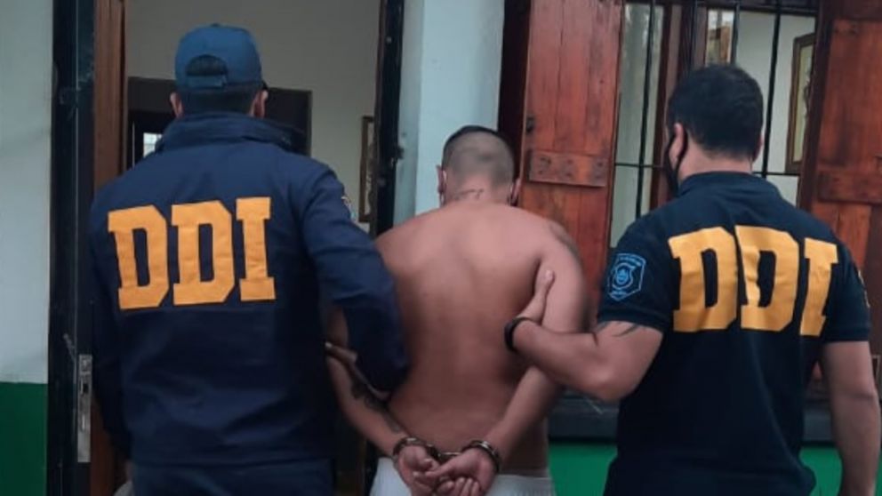 Este es el individuo que fue detenido por haber violado y quemado a su ex mujer.