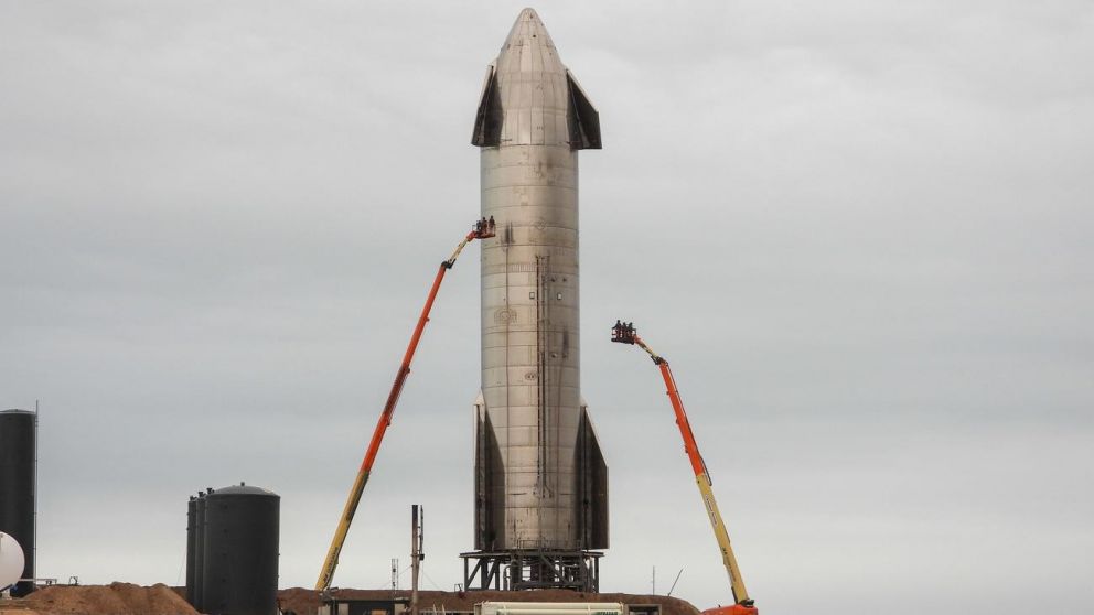 El prototipo del cohete Starship en las instalaciones de la compañía en el sur de Texas.