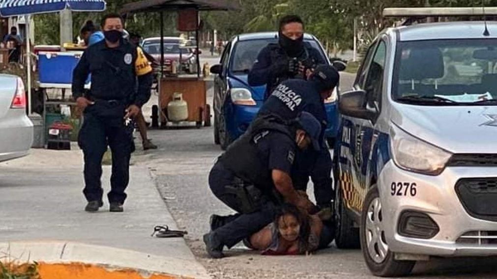 As� el polic�a mat� a la mujer (Captura de video).
