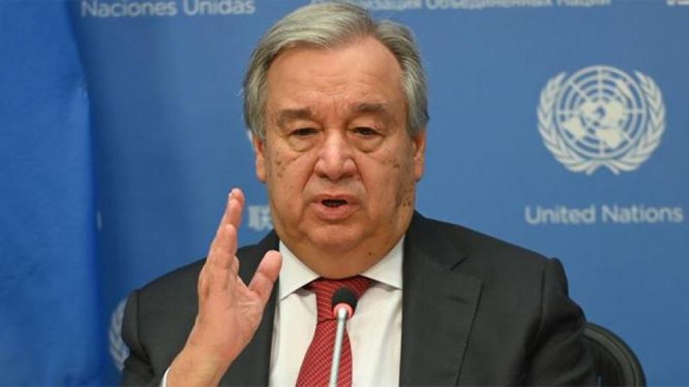 El jefe de la ONU criticó a los países desarrollados por acaparar vacunas.