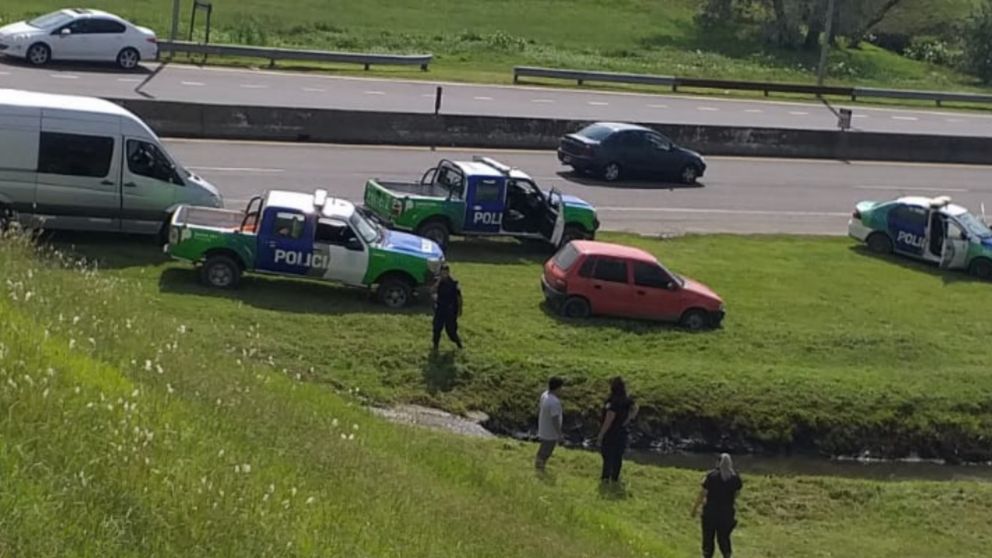 Los policías desplegaron un amplio operativo para detener a los involucrados en el episodio.