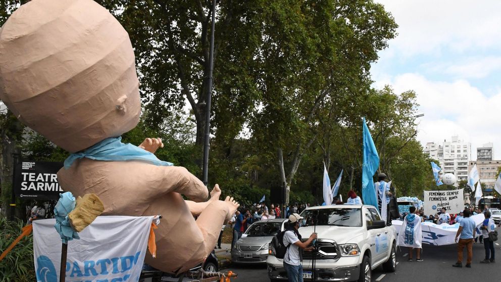 La Marcha Por la Vida hacia la Facultad de Derecho (UBA) (Carlos Ventura - Crónica).