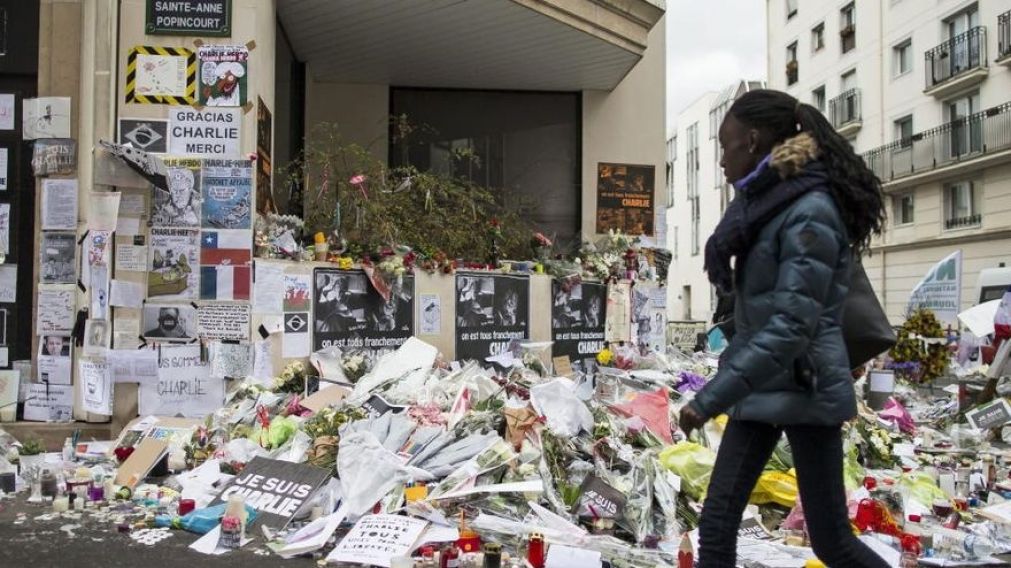Fiscal turco pidi� condenar a colaboradores de la revista francesa Charlie Hebdo.