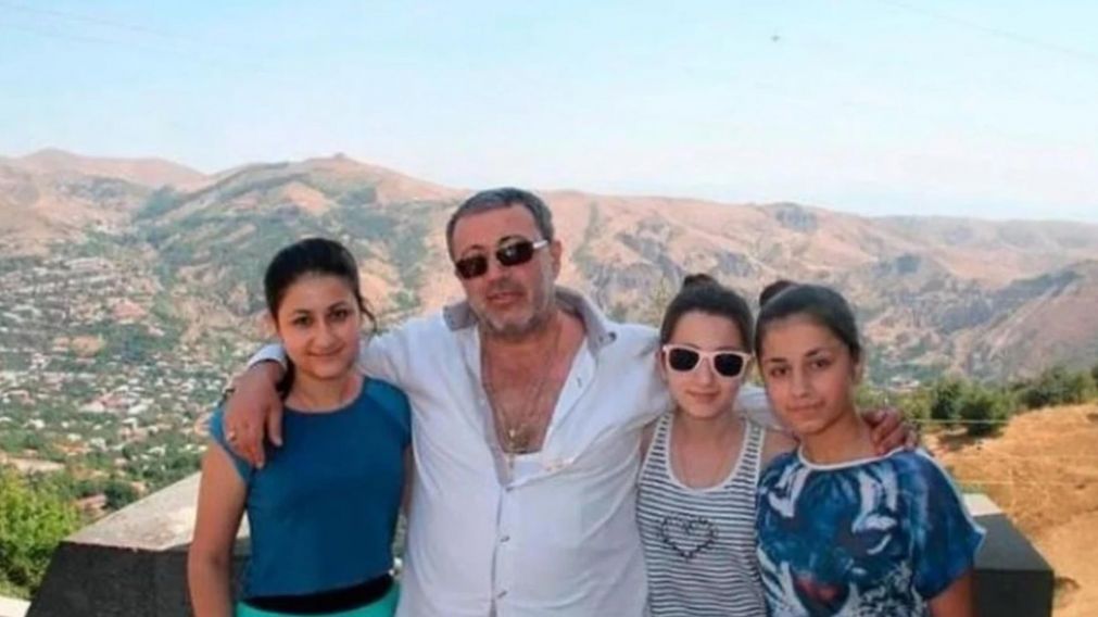 Las hermanas rusas y su padre, quien las sometió a años de abusos y torturas.