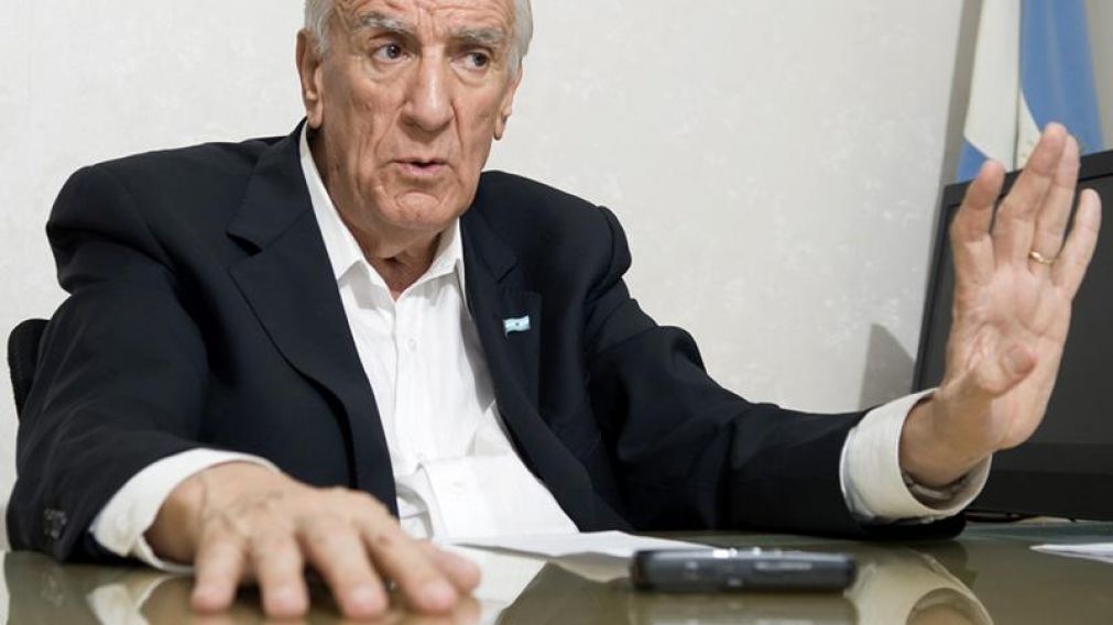 Gioja respondió a los dichos de Macri sobre Perón: "Estaba mal sentado en la reposera".