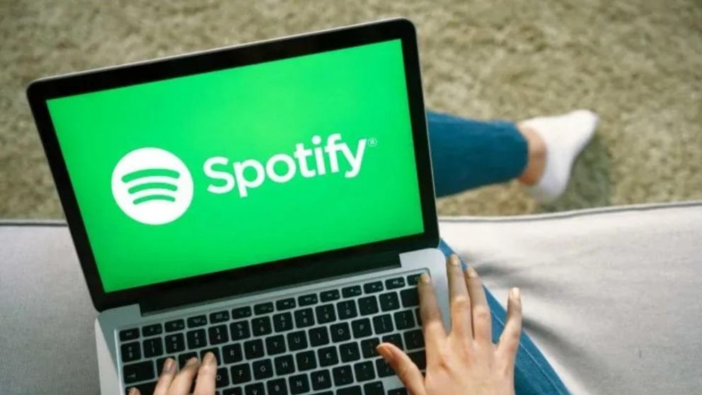 La versión de Spotify desktop permitirá descargar música.