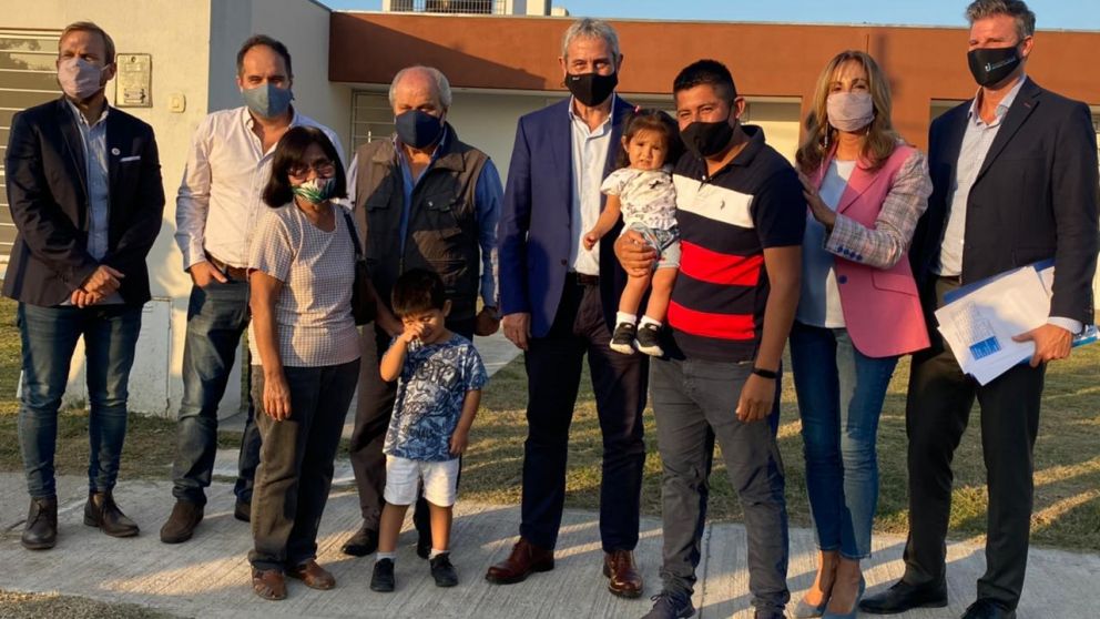 Programa PROCREAR: Más familias de Ezeiza recibieron su vivienda propia.