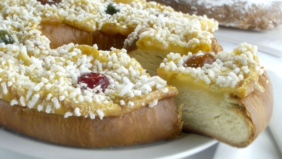 Son dos las leyendas que giran en torno al nacimiento de esta receta, ambas situadas en Italia.