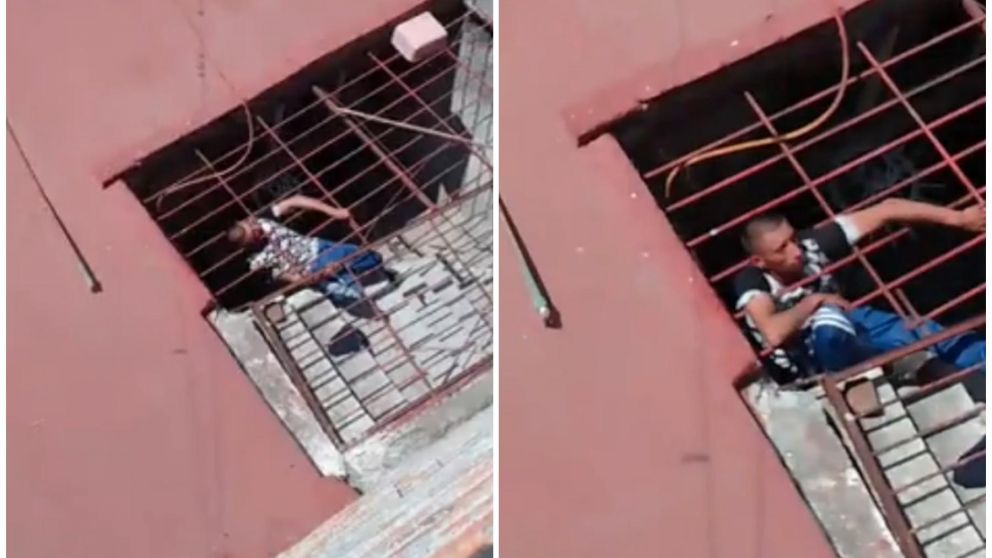 Momento en el que se lo ve al ladr�n atrapado en las rejas.