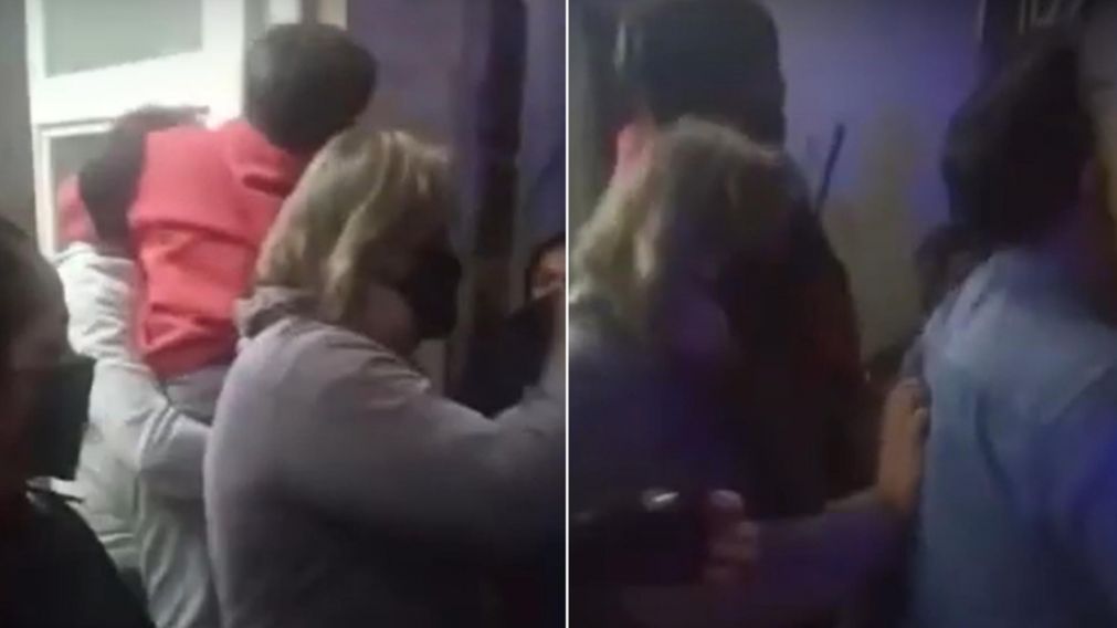 El nene de 8 a�os es llevado en brazos de su padre.