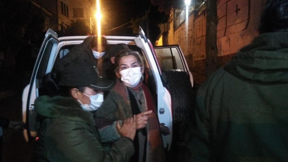 Jeanine ��ez fue trasladada de la c�rcel de Obrajes a la de Miraflores (Gentileza La Raz�n de Bolivia).