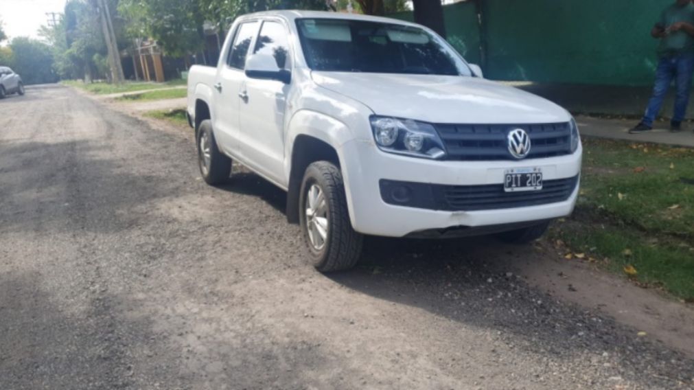 La camioneta VW Amarok utilizada por los ladrones apareció abandonada en Pablo Nogués.