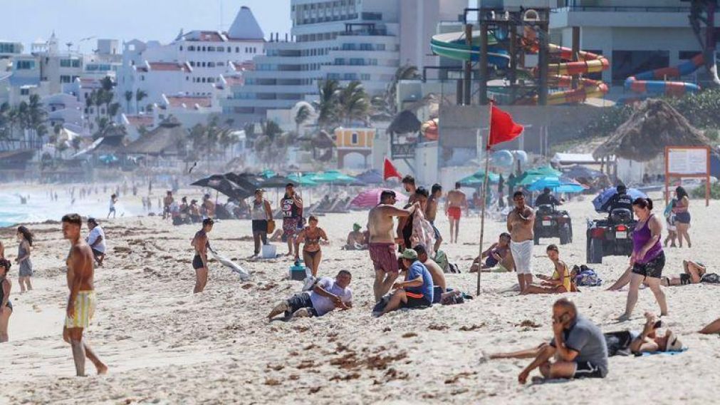 La noticia se conoció luego del escándalo por los estudiantes contagiados.