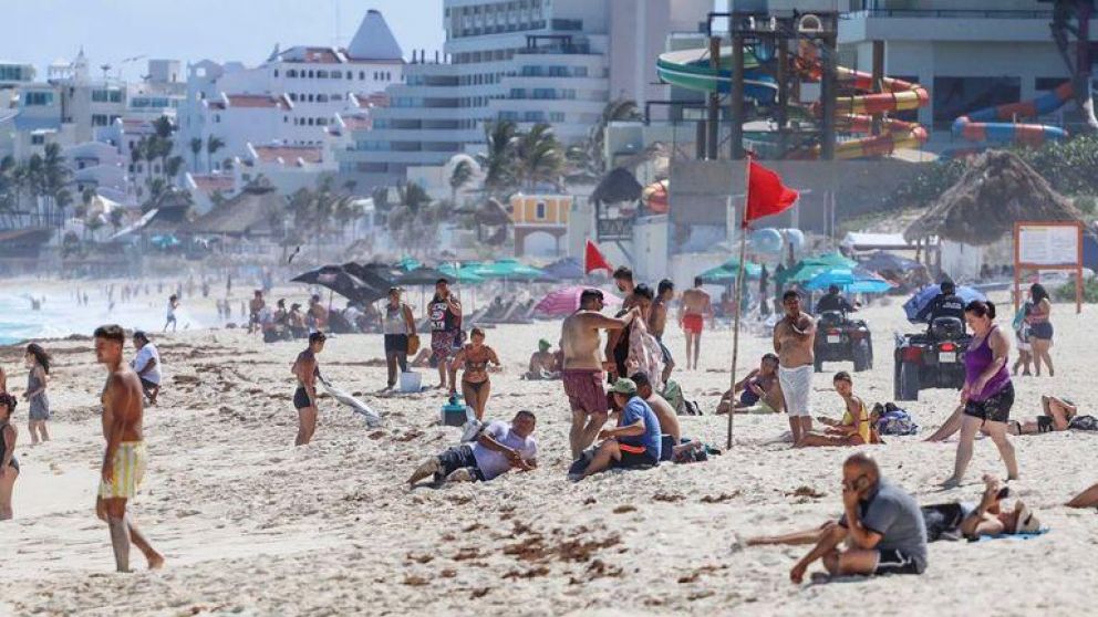 La noticia se conoció luego del escándalo por los estudiantes contagiados.