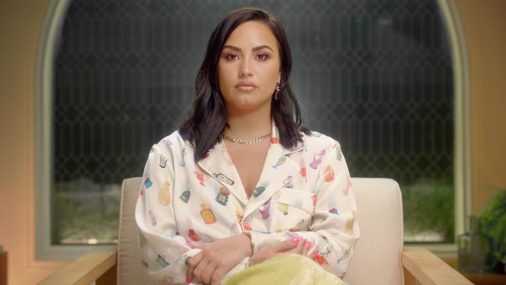 "No solo sufrí una sobredosis, se aprovecharon de mí", confesó Lovato en el documental estrenado ayer.