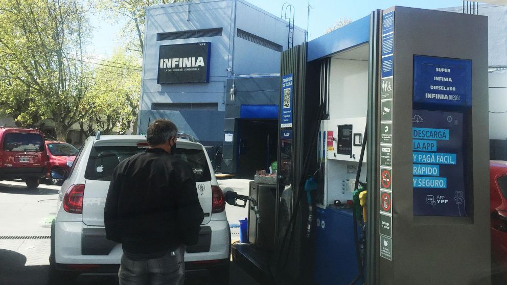 El nuevo incremento en el precio de los combustibles comenzó a regir este martes (Carlos Ventura/Crónica).