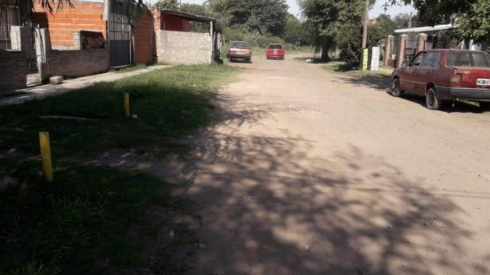 El impactante hecho de violencia de género ocurrió en una de las viviendas a pocos metros. (Google Street Vierw)