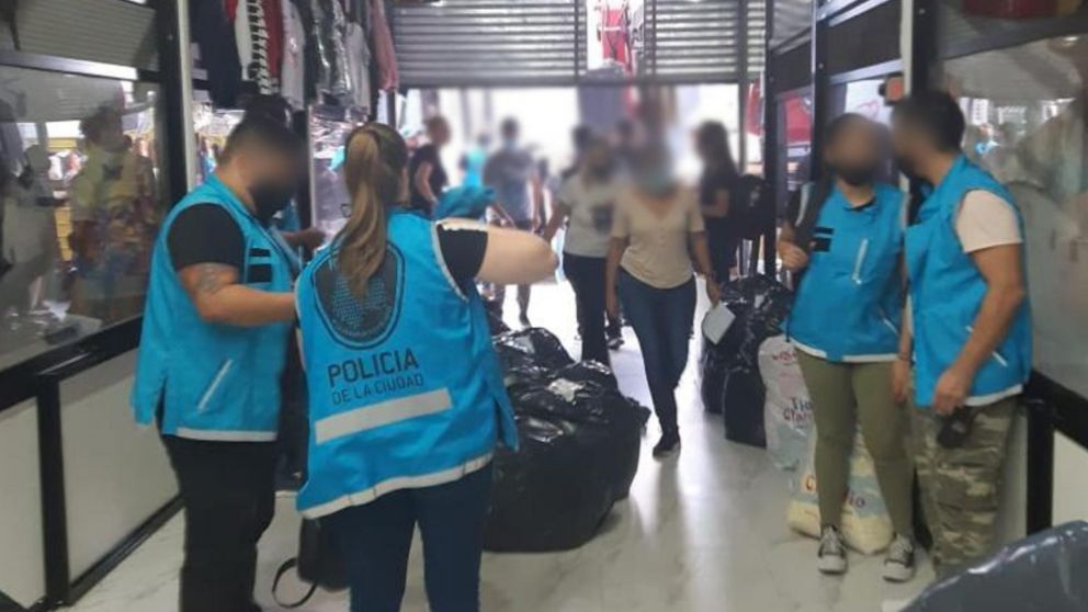 El operativo fue realizado por la Policía de la Ciudad, y el Ministerio de Justicia y Seguridad de la Ciudad.