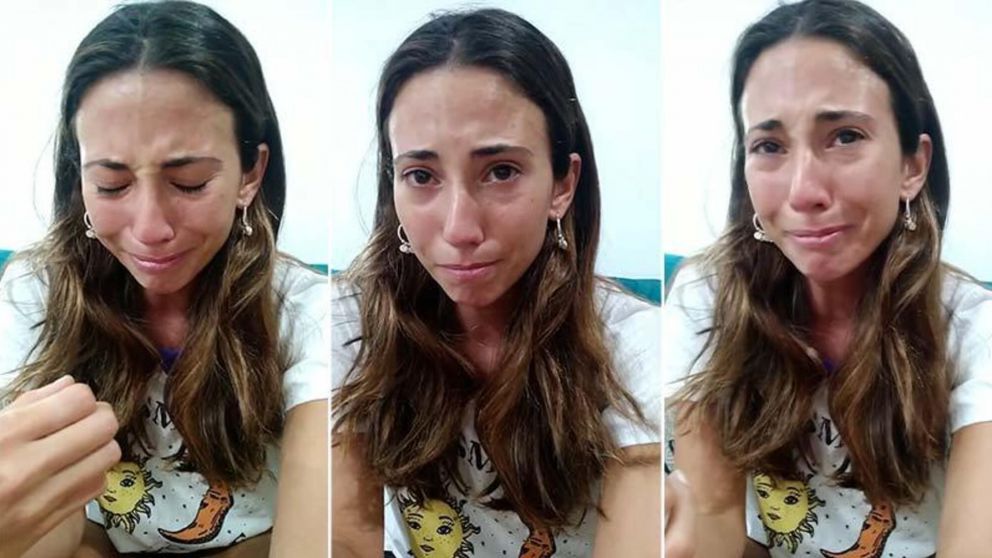 Conmocionada y entre lágrimas, la mujer se filmó y relató la pesadilla vivida.