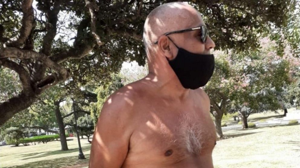 El taxista que se desnudó frente a la periodista (Gentileza @GBelluati).