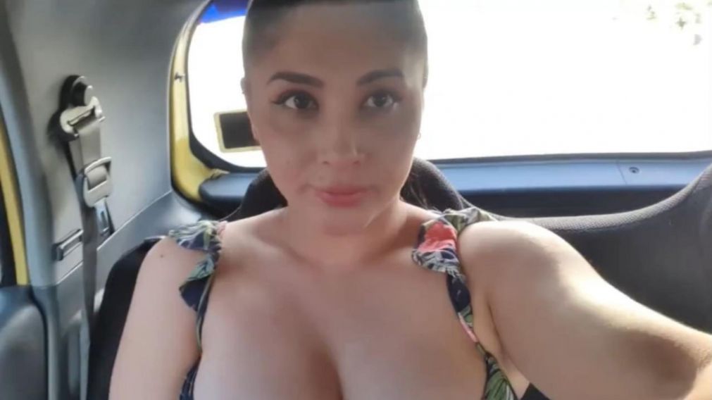 El taxista aceptó la propuesta de la influencer Martina Smith y quedó filmado teniendo sexo para la posteridad.