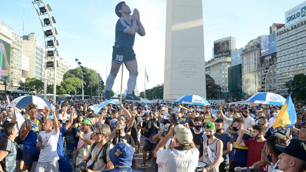 Masiva movilización para pedir justicia por la muerte de Diego Maradona. (Crónica-Pérez Re)