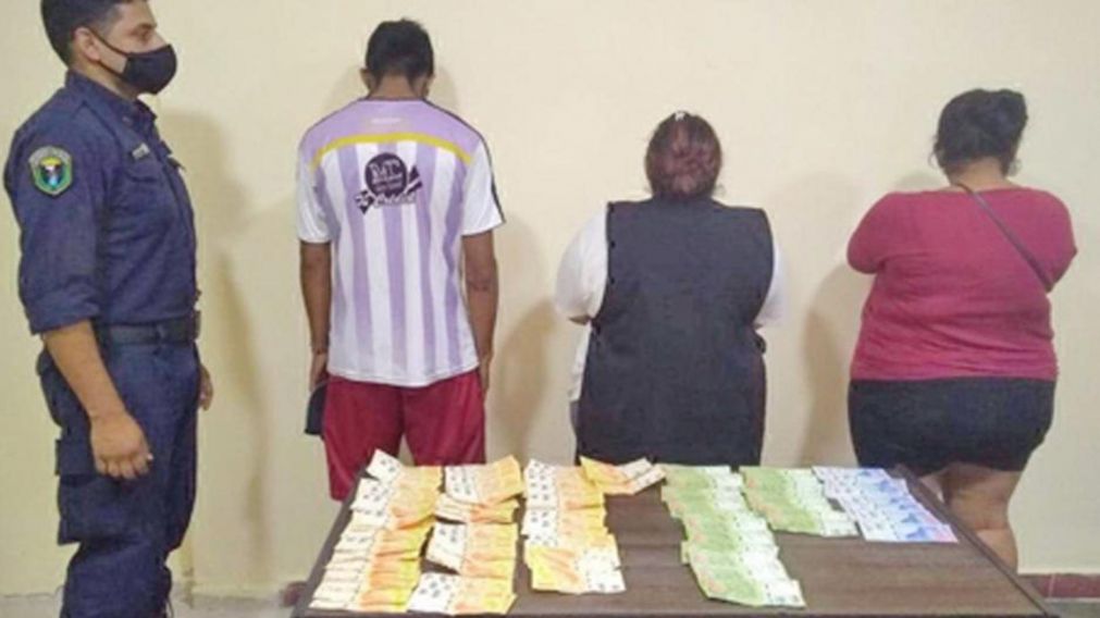 Los dos empleados de la rotisería fueron detenidos por la policía (Gentileza El Liberal).