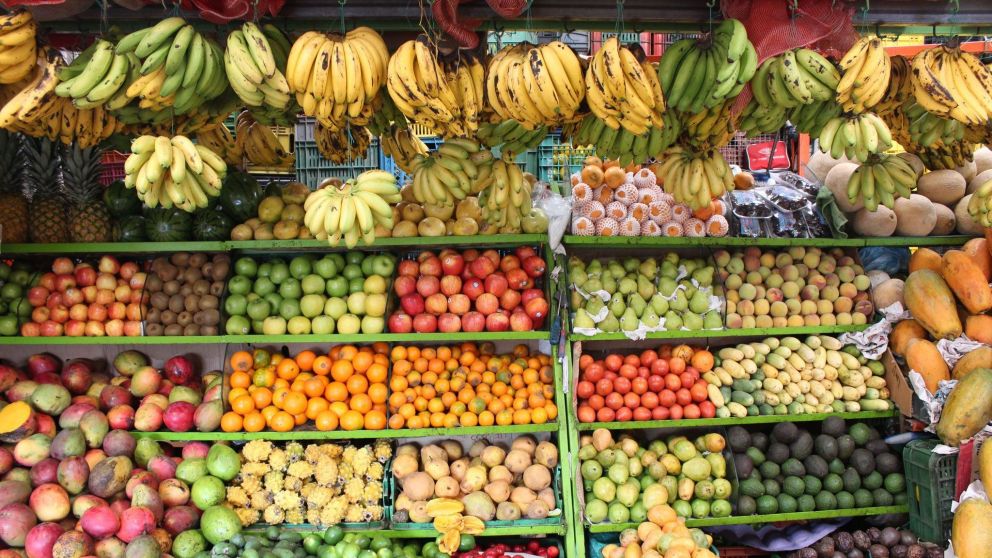Los alimentos que más alza tuvieron tuvieron en el precio, fueron las frutas y las verduras.