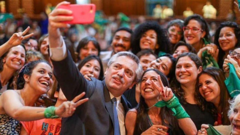 Alberto Fernández encabeza este lunes un acto en el Día Internacional de la Mujer.