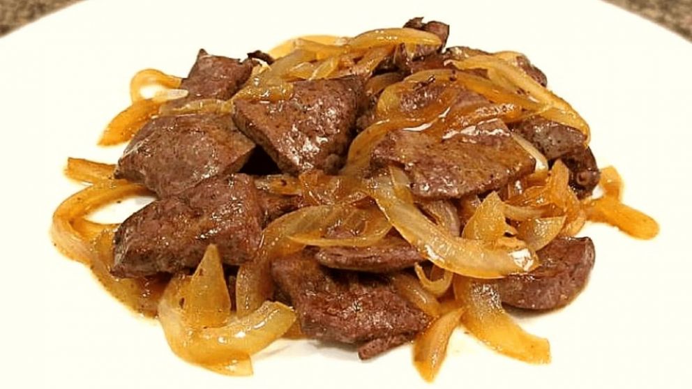 El corte económico que se convierte en un plato casero lleno de sabor.