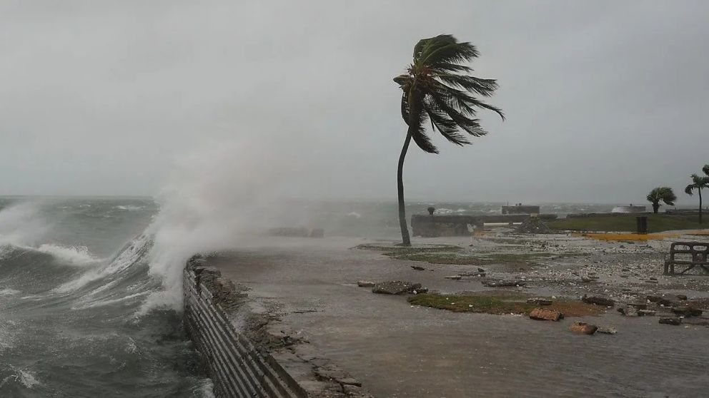 Todo Jamaica en alerta por la llegada del huracán Melissa.