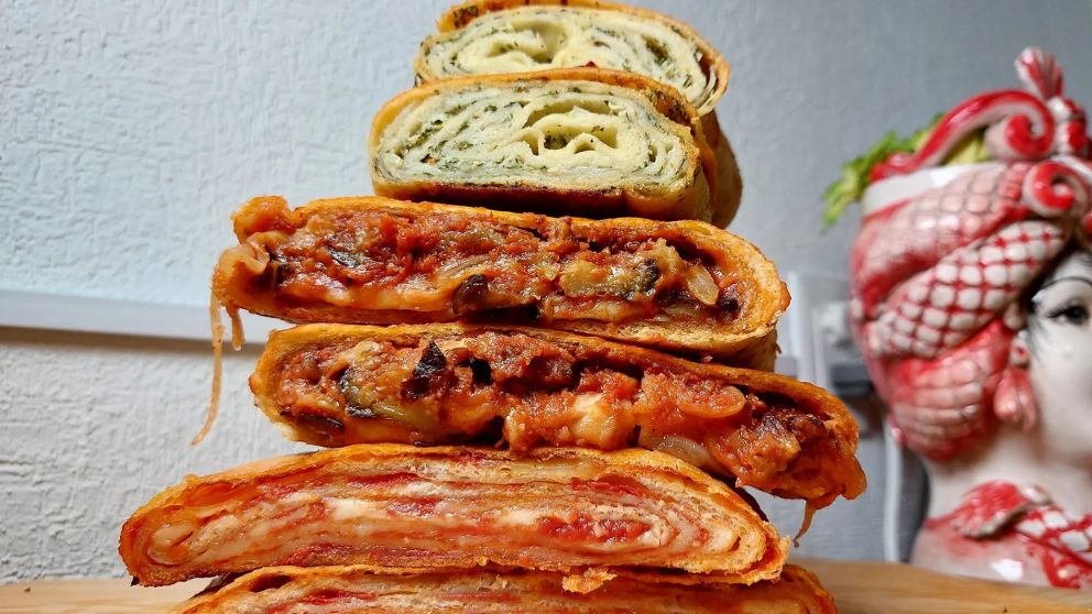 La scaccia siciliana, un clásico que revive los aromas de los pueblos italianos y las recetas transmitidas de generación en generación.