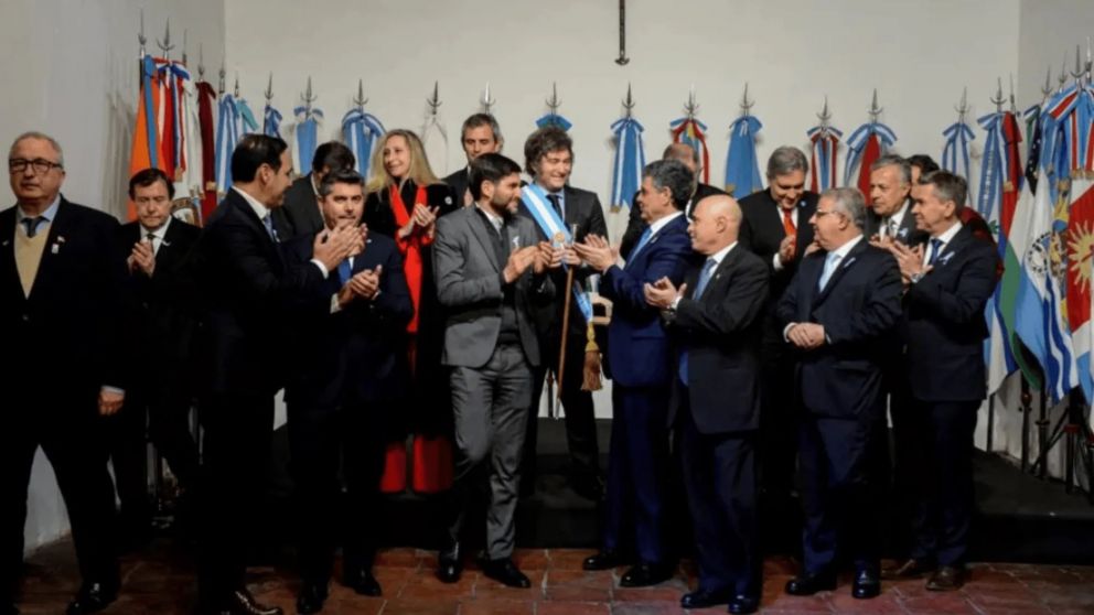 El gobierno de Javier Milei convoca al Consejo de Mayo antes del desafío por jubilaciones y los reclamos por fondos coparticipación.