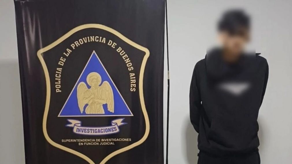 Este es el sospechoso que resultó aprehendido por los investigadores policiales.