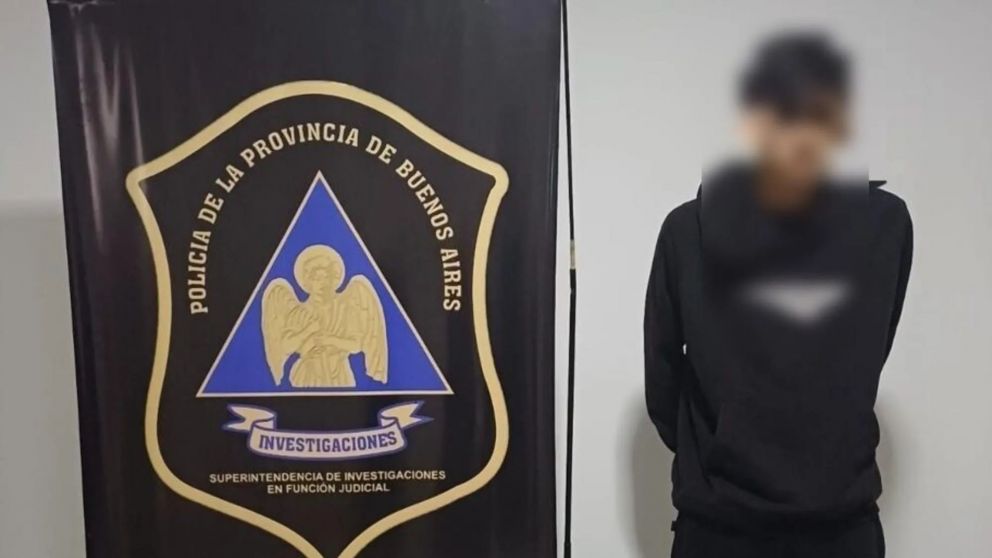Este es el sospechoso que resultó aprehendido por los investigadores policiales.